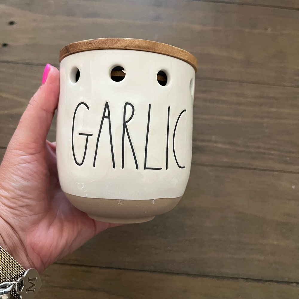 ✨NWOT✨ Rae Dunn Garlic Storage Jar with Wooden Lid